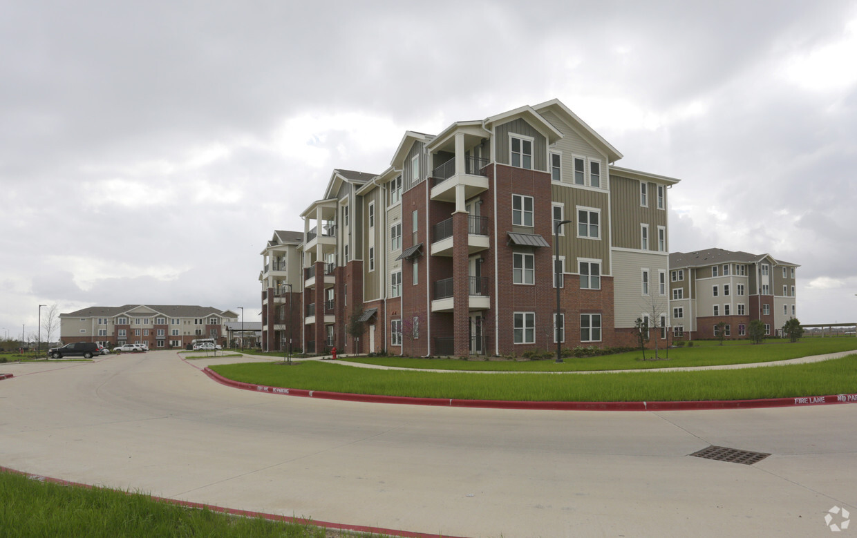 Primary Photo - The Delaney at Parkway Lakes