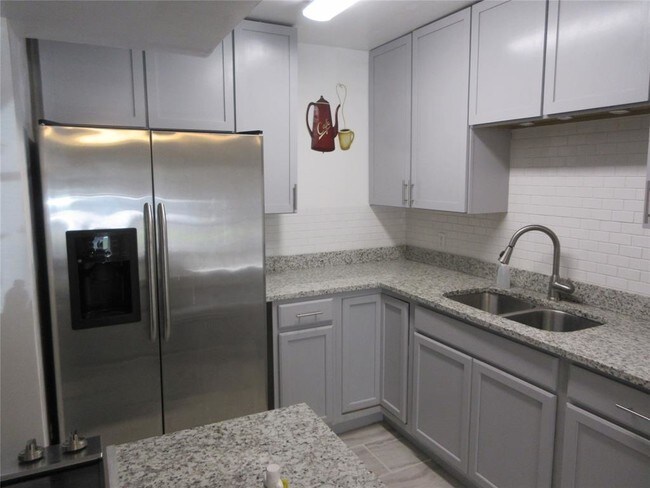 Building Photo - 7510 Shadyvilla Ln