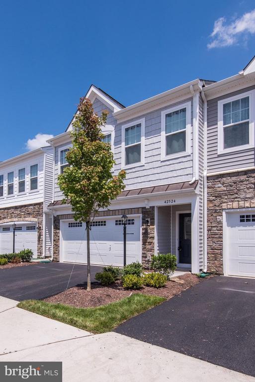 Building Photo - 42524 Benfold Square