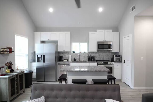 Foto del edificio - 16867 W Ivanhoe St