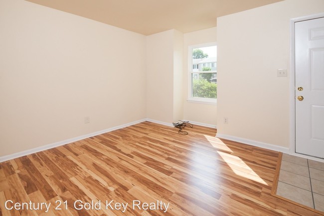 Building Photo - 3 br, 1.5 bath House - 4 Sailboat Circle