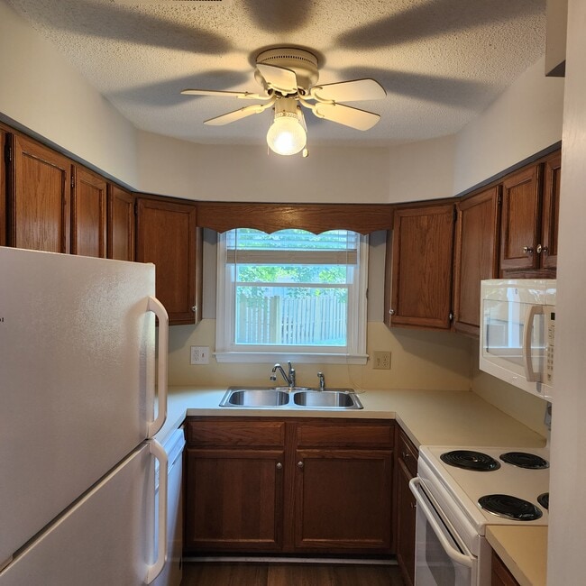 Building Photo - 2301 Flagstone Ct