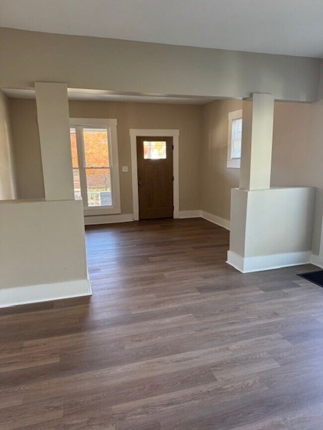 Foto del edificio - Newly Remodeled 3BR/1.5BA Townhome - Bates Hendricks