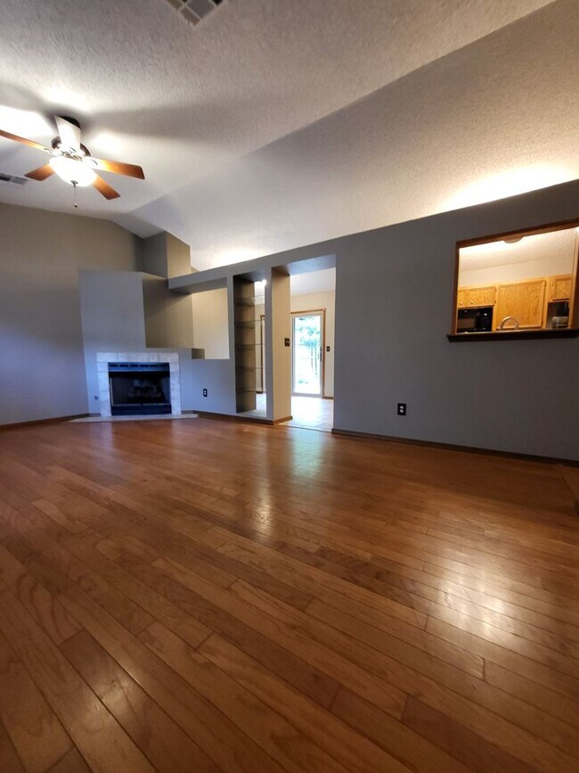 Foto del edificio - (3) Bed/(2) Bath in Eagle Cliff Addition A...