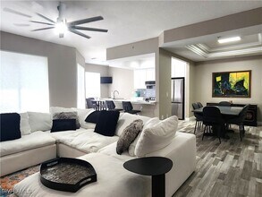 Building Photo - 9270 Belleza Way