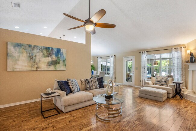 Foto del edificio - "Coastal Elegance Awaits: Spacious 4-Bed Oasis with $400.00 Off First Full Months Rent!"
