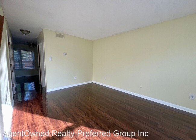 Building Photo - 2 br, 1.5 bath House - 1 S Anderson Avenue...