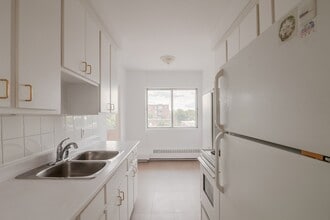Building Photo - 809 Av. Bloomfield