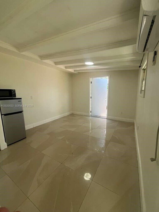 Foto del edificio - 1629 NE 177th St