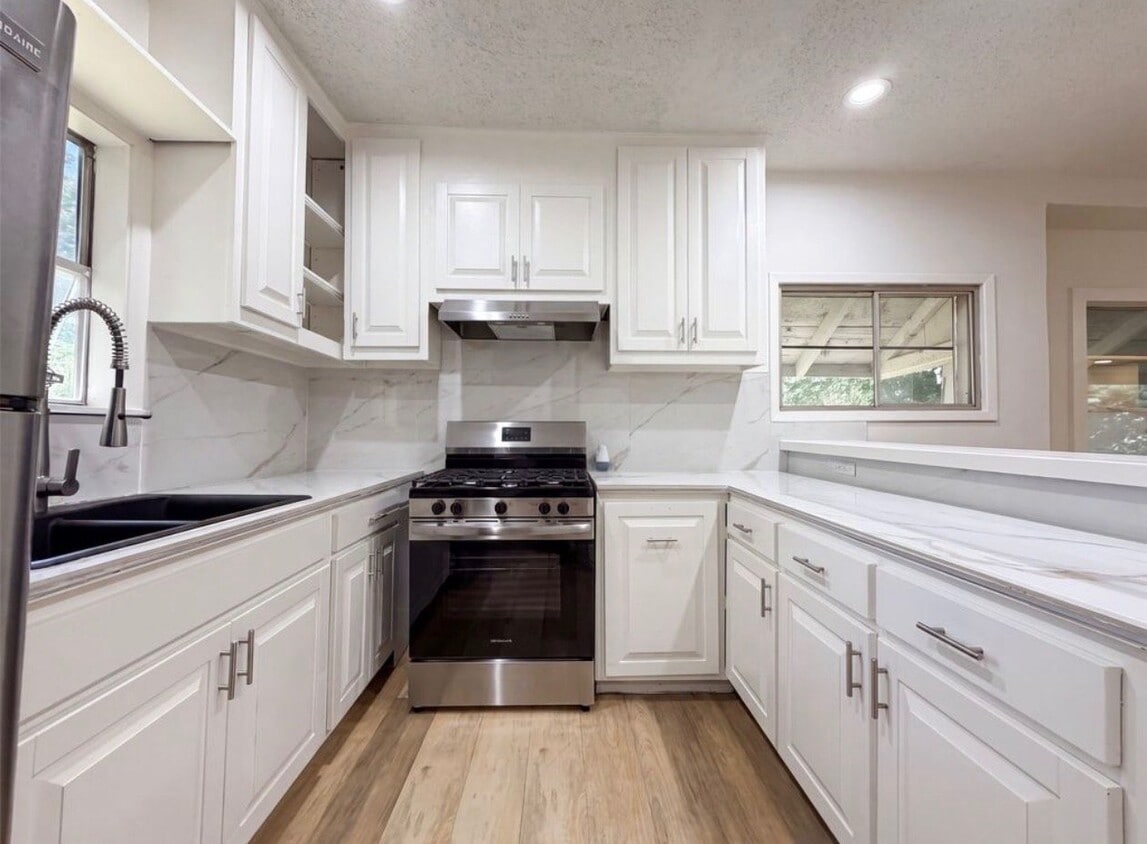Foto del edificio - 5109 Malinda Ln S