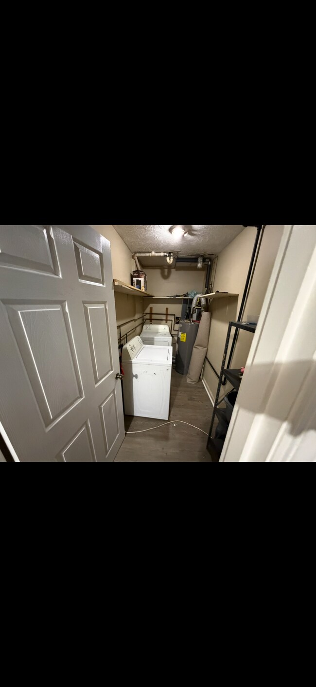 Foto del edificio - 823 Hawkins Dr