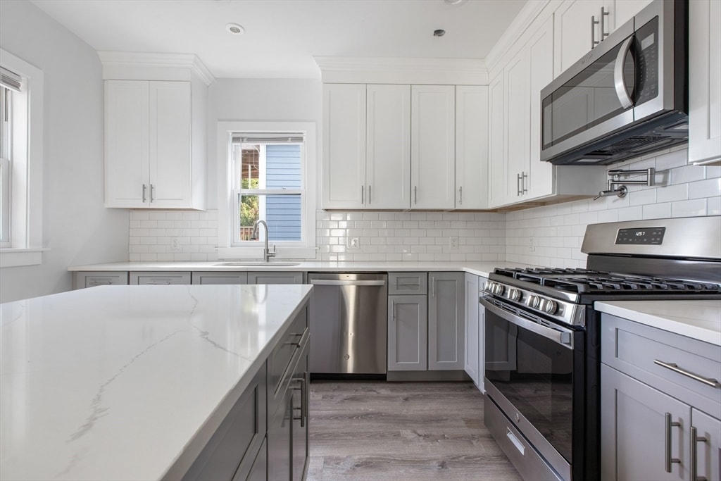 Foto principal - 62-64-64 Edson St