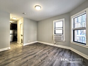 Building Photo - 425 W Belden Ave