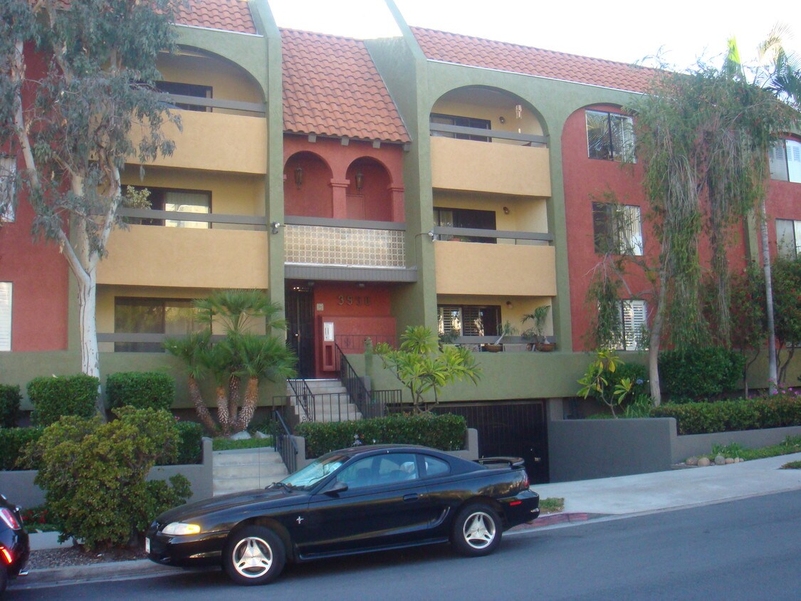Primary Photo - 3930 Centre St