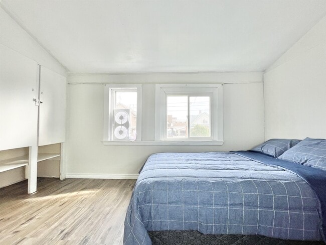 Building Photo - 149 Burgar St