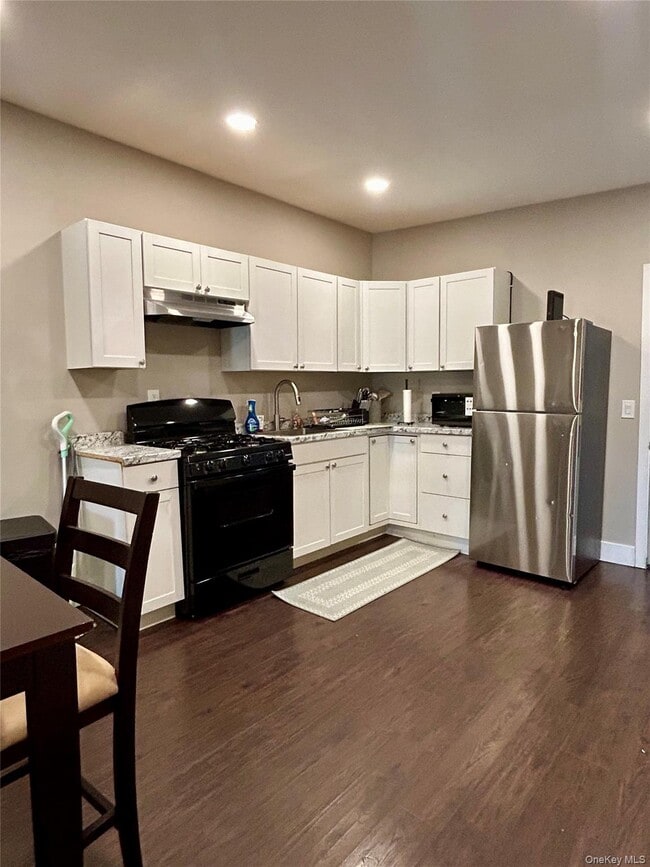 Building Photo - 9 1st St