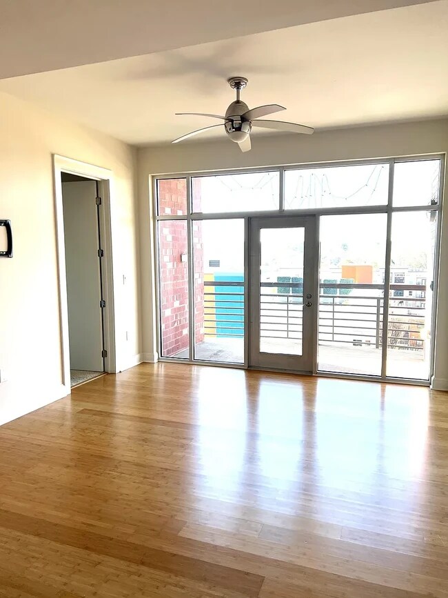 Living - 618 N Boylan Ave