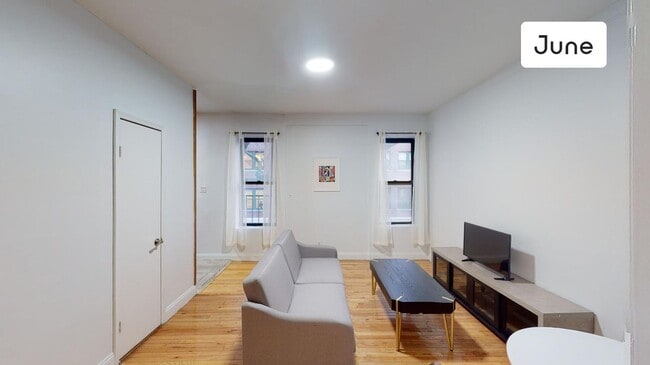 Building Photo - ROOM ONLY in 4-bed/1.0-bath Home