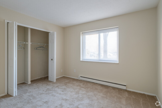 1BR, 1BA - 640 SF - Bedroom - Boulevard Towers