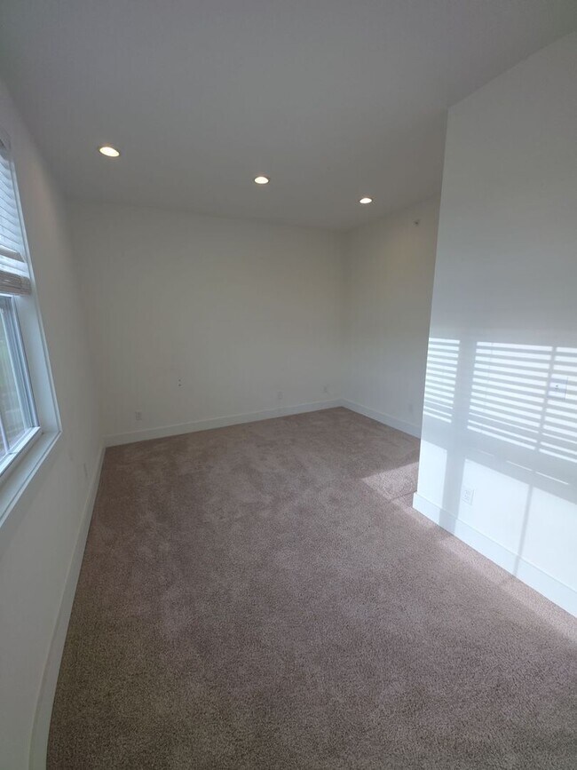 Foto del edificio - 3-Bedroom HOA Townhome with Pool Access Near Downtown Cookeville