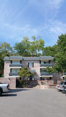 The Coachman Apartments - Lawrence, KS 