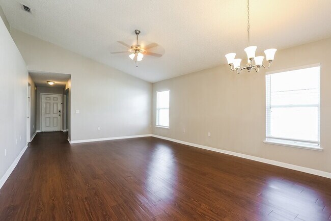 Foto del edificio - 7288 Lawn Tennis Ln