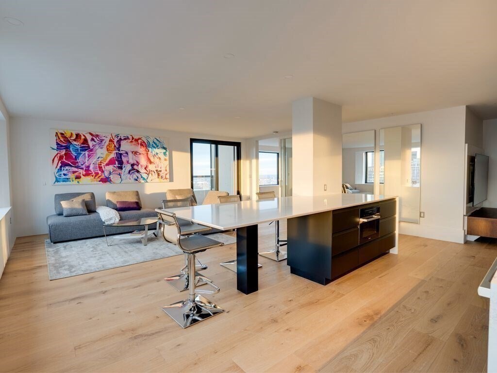*Pictures are representative samples of the advertised unit. In some cases, the actual units you to - 40 Rowes Wharf