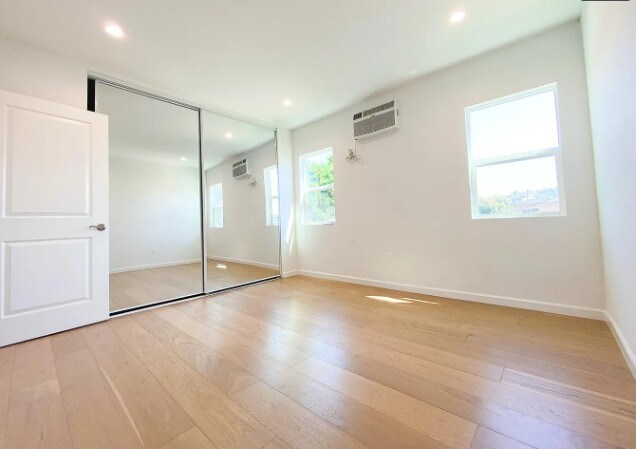 Foto del edificio - 3003 1/2 Cloverdale Ave