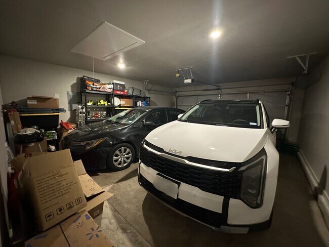 Building Photo - 3/2 located in Upland Crossing, Available December!