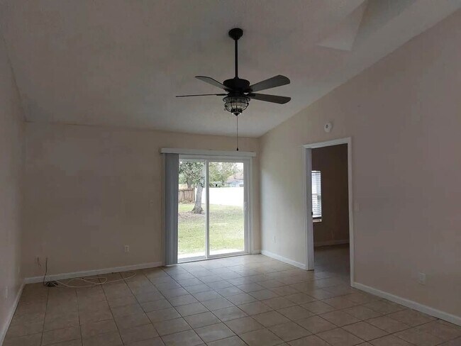 Foto del edificio - 1562 Bonview Ave