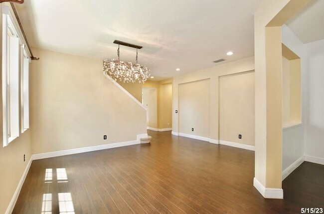 Building Photo - Gorgeous 4/3.5 Home with a Large Fenced Ba...