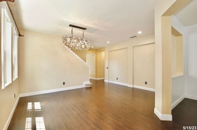 Foto del edificio - Gorgeous 4/3.5 Home with a Large Fenced Ba...