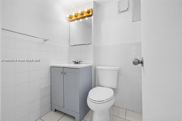 Foto del edificio - 250 180th Dr