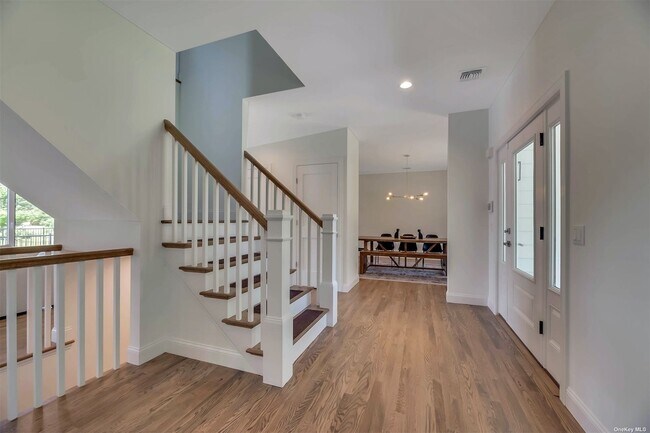 Building Photo - 660 Sutton Pl