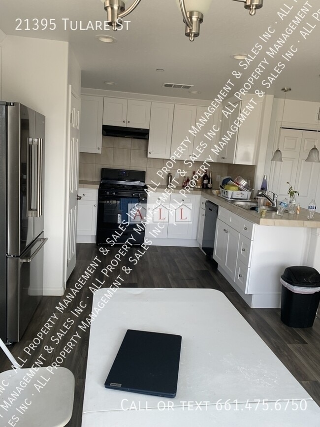 Foto del edificio - 21395 Tulare St
