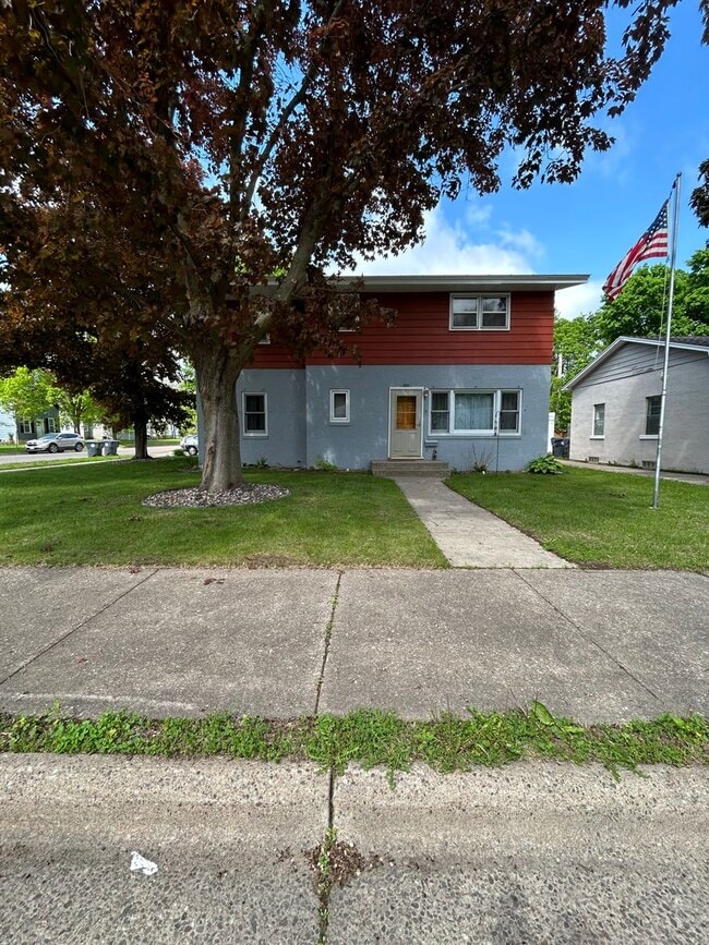 Building Photo - 534 17th Pl S