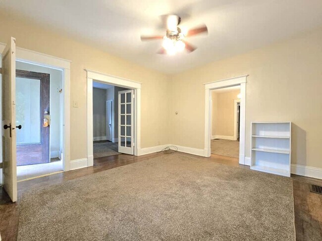 Foto del edificio - 218 E Navarre St