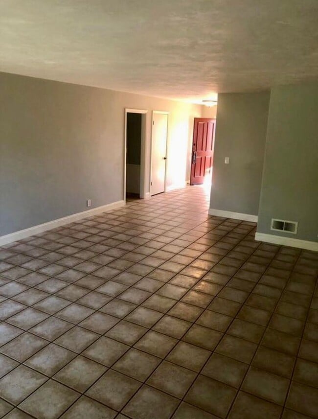 Building Photo - Montecito Estates 3 Bed/ 2 Bath Home