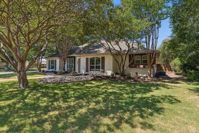 Foto del edificio - 901 Autumn Lake Dr