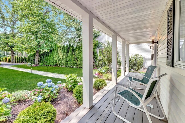 Foto del edificio - 637 Beacon Blvd