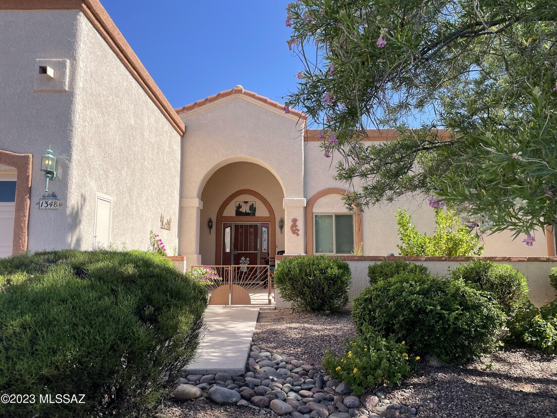 Foto principal - 1348 W Cactus Moon Pl