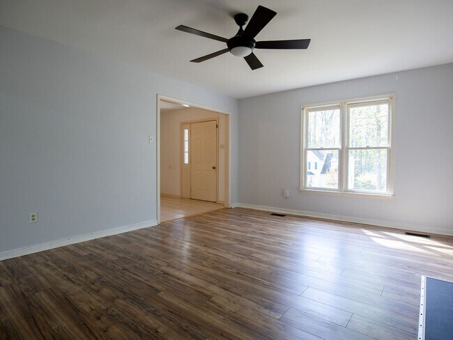 Foto del edificio - Bright 4-Bedroom Home in Midlothian!