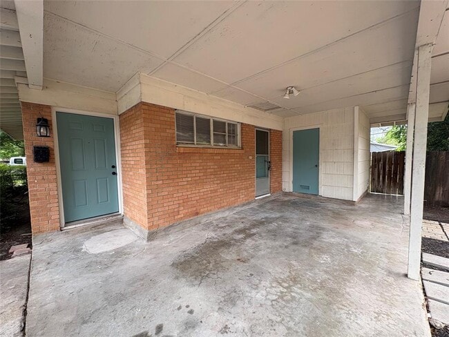 Building Photo - 1307 Corona Dr