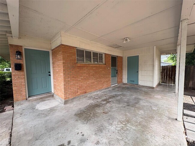 Foto del edificio - 1307 Corona Dr