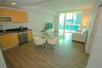 Building Photo - 950 Brickell Bay Dr