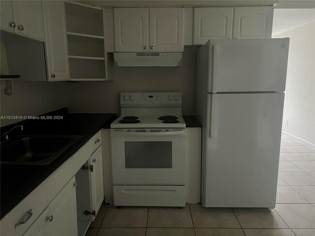 Building Photo - 5040 SW 92nd Terrace