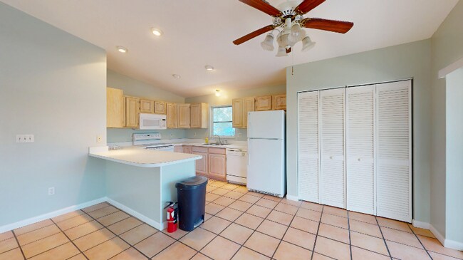 Building Photo - 133 W Cahill Ct