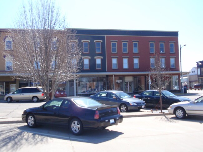 Lots of public parking - 8 E Railroad St