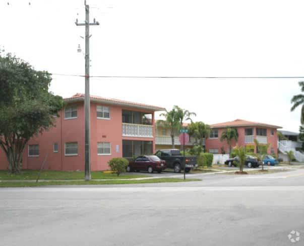 Building Photo - 600 S Luna Ct