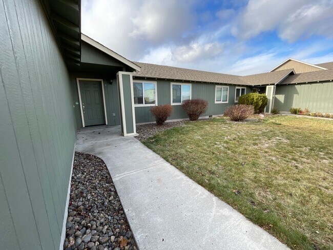 Foto del edificio - 822 SE Maui Ln